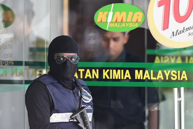 A Royal Malaysian Police officer stands guard at the main entrance of the Malaysian Chemistry Department following the arrival of accused Indonesian Siti Aisyah and Vietnamese Doan Thi Huong to the premises in Petaling Jaya, outside Kuala Lumpur on October 9, 2017, as part of the ongoing trial for two women involved in the assassination of Kim Jong-Nam, the half-brother of North Korean leader Kim Jong-Un.
The two accused, Indonesian Siti Aisyah and Vietnamese Doan Thi Huong, were brought to the department to view clothing said to be tainted with a nerve agent and other related chemicals that was used to kill Kim.  / AFP PHOTO / MOHD RASFAN