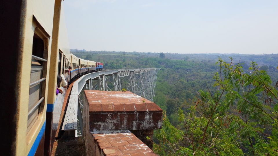A Myanma Railways train. PhotoL Flickr / Basil Strahm