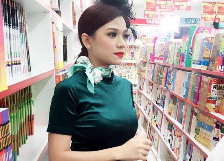 If you’re not wearing a fascinator while reading, they’re you’re just not getting it DUH