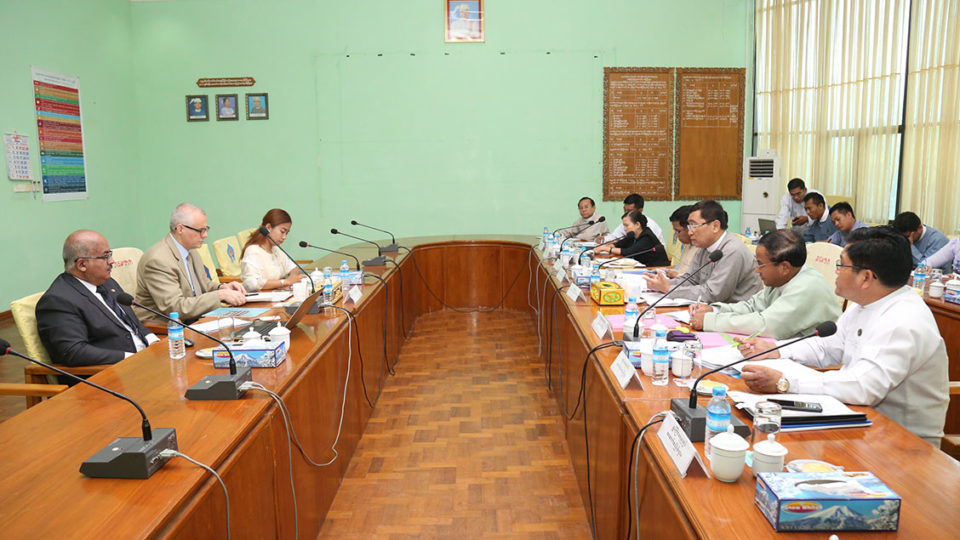 Union Minister Dr. Win Myat Aye, center right, meets UN-HABITAT’s senior human settlements officer Bruno Dercon, left, center, in Nay Pyi Taw on October 25, 2017. Photo: MOI