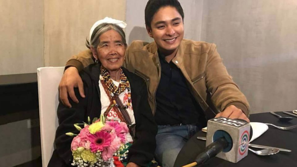 Actor Coco Martin with legendary Kalinga tattoo artist Apo Whang-od during her visit to Manila on 18 October 2017. PHOTO: Facebook/Center for International Trade Expositions and Missions