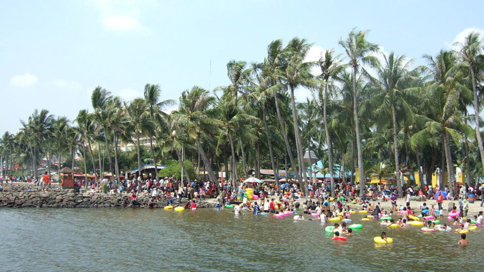 Festival Beach, Ancol. Photo: Wikimedia Commons