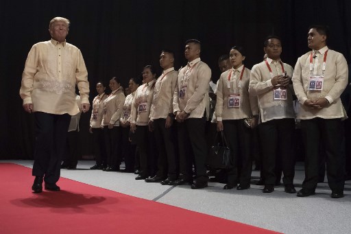 US President Donald Trump arrives for a special gala celebration dinner for the Association of Southeast Asian Nations (ASEAN) in Manila on November 12, 2017. 
World leaders arrive in the Philippines’ capital for two days of summits beginning on November 13. / AFP PHOTO / JIM WATSON