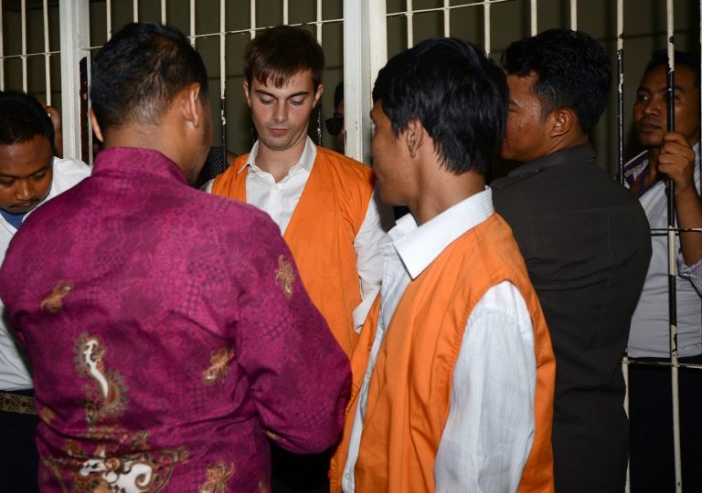 Anthony Lambert (3rd L) of France leaves a holding cell before heading to the court room as he makes an appearance in his ongoing trial on drug possession in Denpasar, Bali on November 16, 2017. Photo: Sonny Tumbelaka/AFP