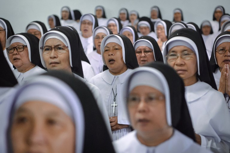 Nuns pray during a Jubilee celebration on November 17, 2017, marking the anniversary of when they entered or professed vows in the religious community in Pathein in Myanmar’s Ayeyawady Region. / AFP PHOTO / Ye Aung THU /