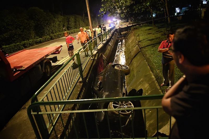 Sports car ends up in a ditch along Bukit Timah Road after an accident ...