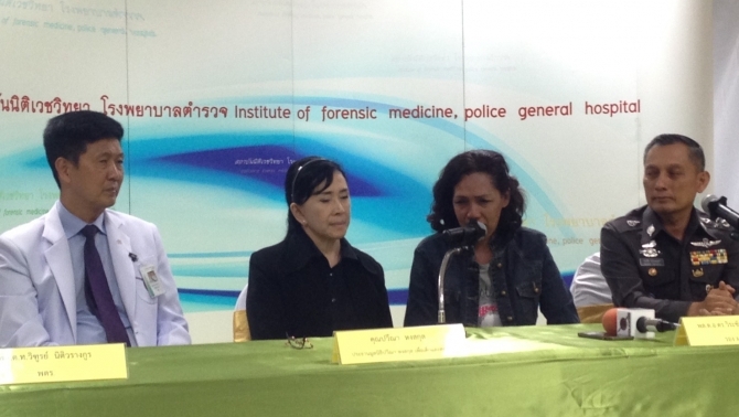 Press conference on the results of the forensic testing. The victim’s mother, Janthira Srisak, is second from right. Photo: JS100