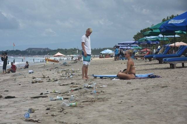 Kuta Beach is not looking its best. Photo via Facebook.