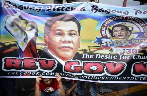 Supporters of Philippine President Rodrigo Duterte attend a rally near the Malacanang palace on November 30, 2017, calling for the implementation of a revolutionary government. Photo by AFP/Noel Celis 