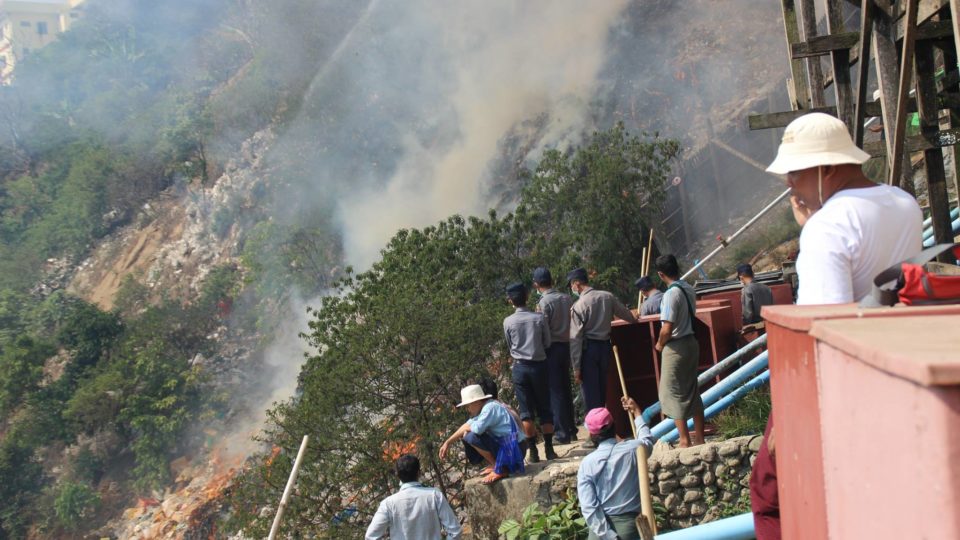 Trash collects on the mountainside below Kyaiktiyo Pagoda. Photo: Facebook / Yoe Yoe Lay Hotel 