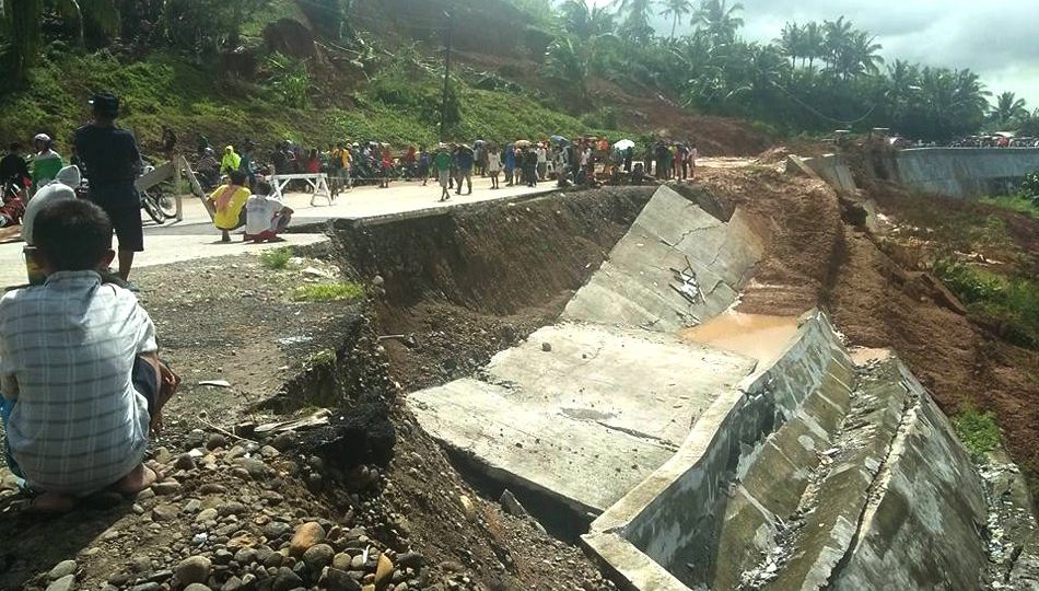 Residents look at a portion of the national highway in Capoocan, Leyte following a landslide during the onslaught of tropical depression “Urduja.” ABS-CBN …esidents look at a portion of the national highway in Capoocan, Leyte following a landslide during the onslaught of tropical depression “Urduja.” ABS-CBN NEWS