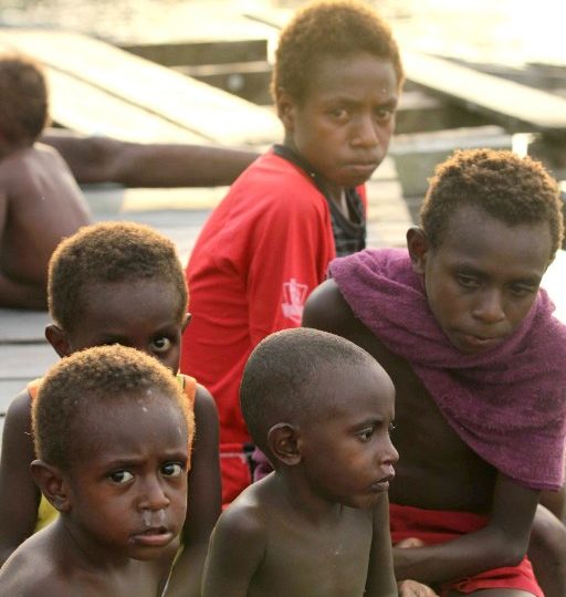 This picture taken on October 11, 2016 shows a group of Papuan children at their village home in Asmat, in a regency in Indonesia’s easternmost province Papua. 
Dozens of toddlers in Indonesia’s easternmost Papua province have died from malnutrition and measles over the past few months, a military spokesman said on January 16, 2018, underscoring a lack of accessible medical care in the remote region. / AFP PHOTO / Yamin MUHAMMAD