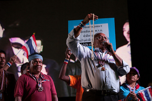 Suthep Thaugsuban gives a speech to the protesters during the “Bangkok Shutdown” on Jan. 15, 2014. Photo: Coconuts Media