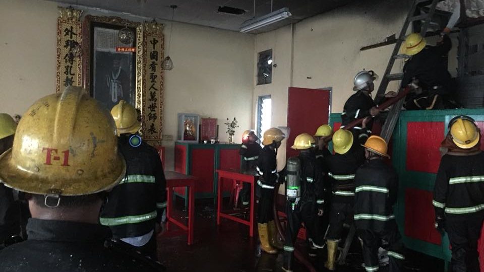 Fire fighters fight a fire in a Chinatown temple on Jan. 1, 2018. Photo: Myanmar Fire Services Department