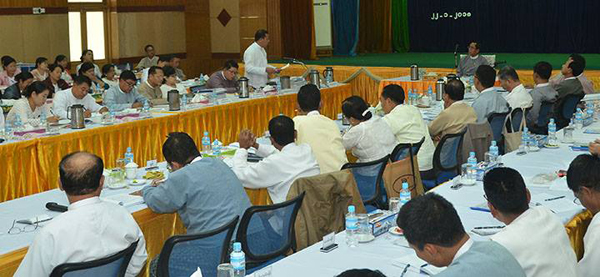 Deputy minister for information Aung Hla Tun meets IPRD officers in Naypyidaw on Jan. 22, 2018. Photo: MOI