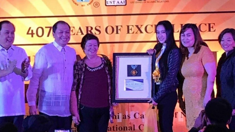 Mocha Uson accepts the Thomasian Award for Government Service. PHOTO: Leandro Jose Tesorero via CNN Philippines/Facebook