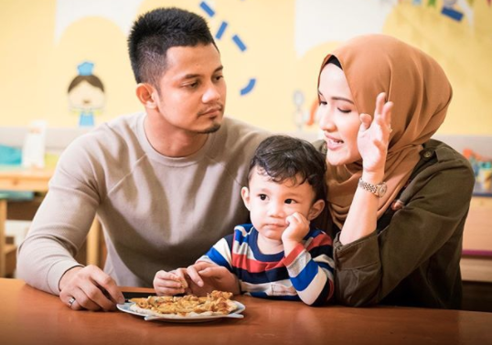 Vibes: When you working hard for the money, but aren’t quite certain of your parents’ financial acumen 