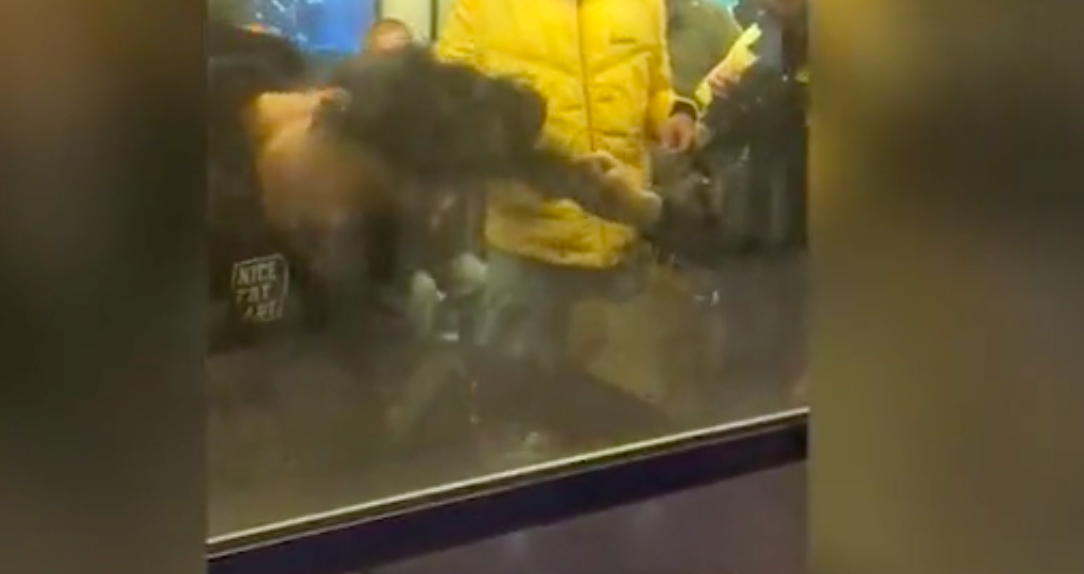 (Video) 3 women arrested after fighting over seat on MTR | Coconuts
