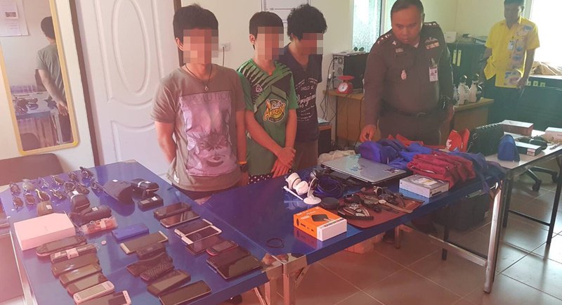 The three baggage handlers are presented along with the stolen items. Photo: Sakoo Police/ The Phuket News