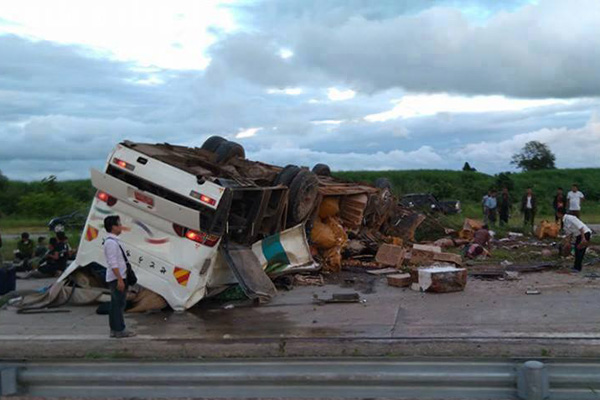 The aftermath of a deadly bus accident on the Yangon-Mandalay Expressway. Photo: MOI