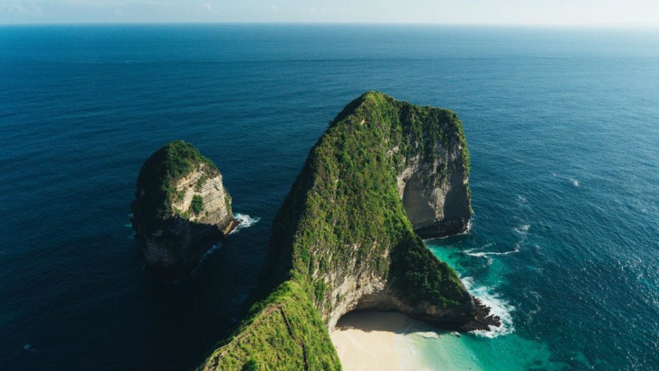 Kelingking Beach, Nusa Penida. Photo: James Connolly/Unsplash