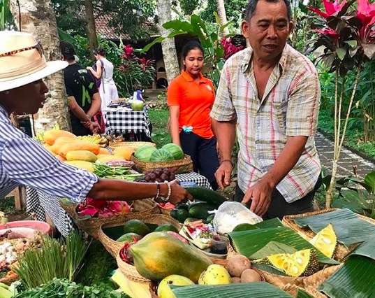 Get your groceries fresh at Moksa’s farmer’s market. Photo:  @lvpfeiffer/IG via Moksa