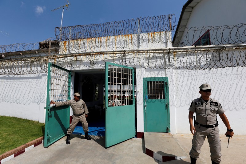 Security guards stand at a gate inside Klong Prem high-security prison in Bangkok, Thailand, July 12, 2016. File photo: Jorge Silva/ Reuters