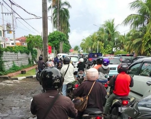 Traffic in paradise. Photo via Info Denpasar