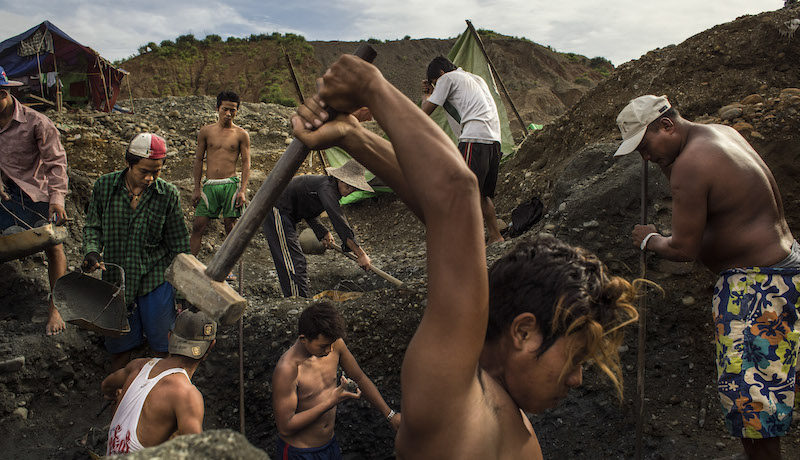 A team of small-scale miners work in a jade mine, Hpakant, Kachin State, Myanmar, July 18, 2014. Some miners work alone while some like this young men here work by a team in a small plot of land that is owned by their ‘Lao-ban’ (meaning ‘Boss’ in Chinese), who is often a local trader. Photo: Minzayar Oo