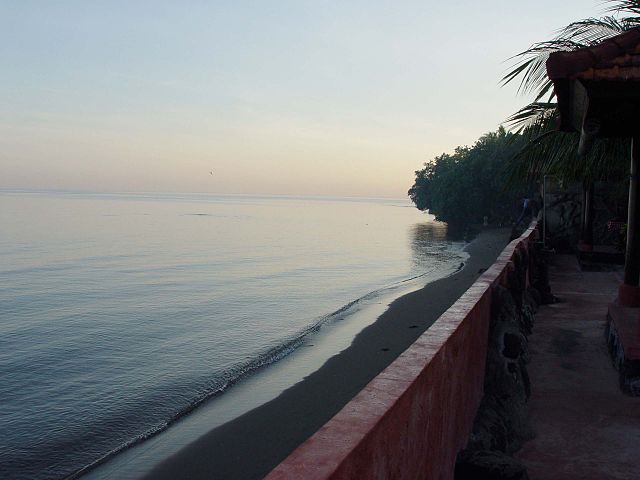 Lovina Beach, one of the spots in North Bali that an airport in the area would send more tourists over to. Photo: Wikimedia Commons