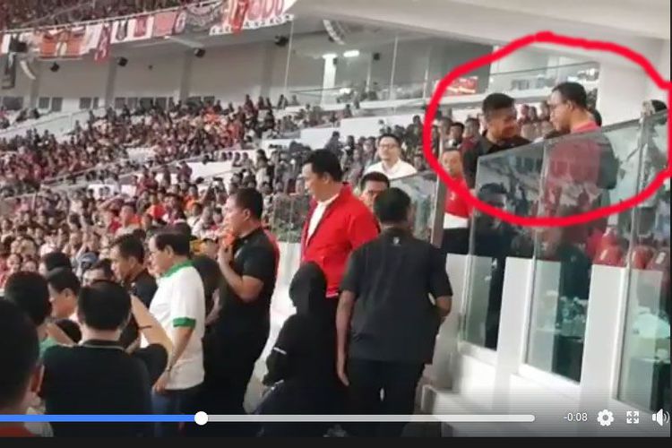 Video screengrab showing Jakarta Governor Anies Baswedan being prevented from joining President Joko Widodo for a trophy presentation ceremony.