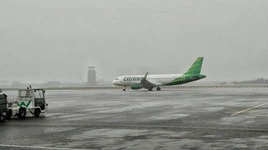 Dark and foggy at Ngurah Rai on Feb. 15, 2108. Photo: @_masangga via Info Denpasar 