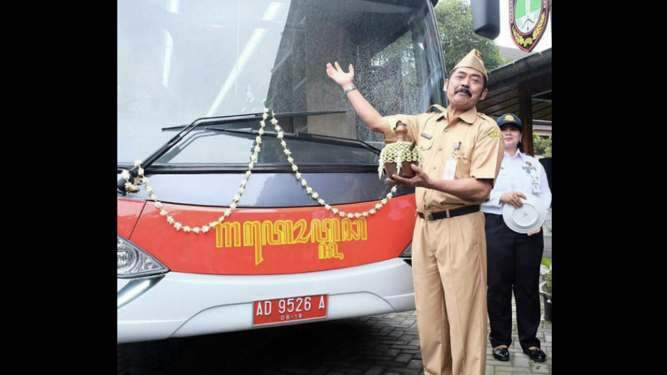 Solo Mayor FX Hadi Rudyatmo during the inauguration ceremony for the Gatotkaca bus, a mobile meeting space. Photo: Twitter/@PEMKOT_SOLO