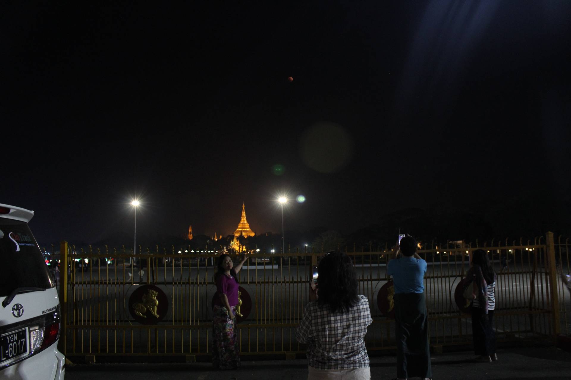 super moon above shwedagon