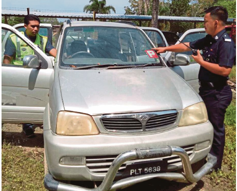 Are we the only ones unsurprised by a Kembara being used to transport the stolen goods? Seems right.