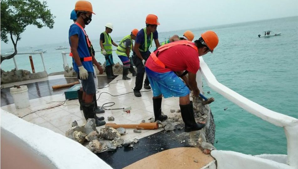 Workers demolish a Boracay resort’s viewing deck that sits on a rock formation. PHOTO: Joyce Ann Clavecillas, ABS-CBN News
