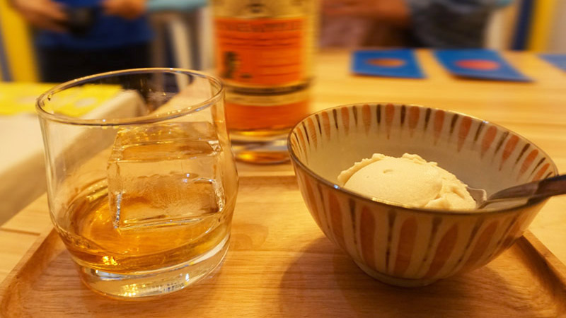 A scoop of rum ice cream served with a half shot of pineapple rum. Photo: Prae Sakaowan/ Coconuts Media