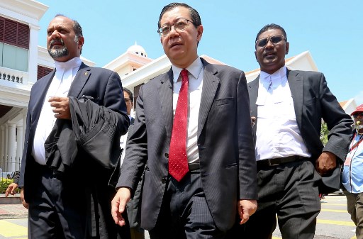 Chief Minister of Penang, Lim Guan Eng (C) attends a court session in Penang, some 330 kilometres north-east of Kuala Lumpur on March 26, 2018.
A leading Malaysian opposition politician and vocal critic of Prime Minister Najib Razak went on trial for corruption on March 26 as elections loom, in a case critics say is politically motivated. / AFP PHOTO / – / Malaysia OUT