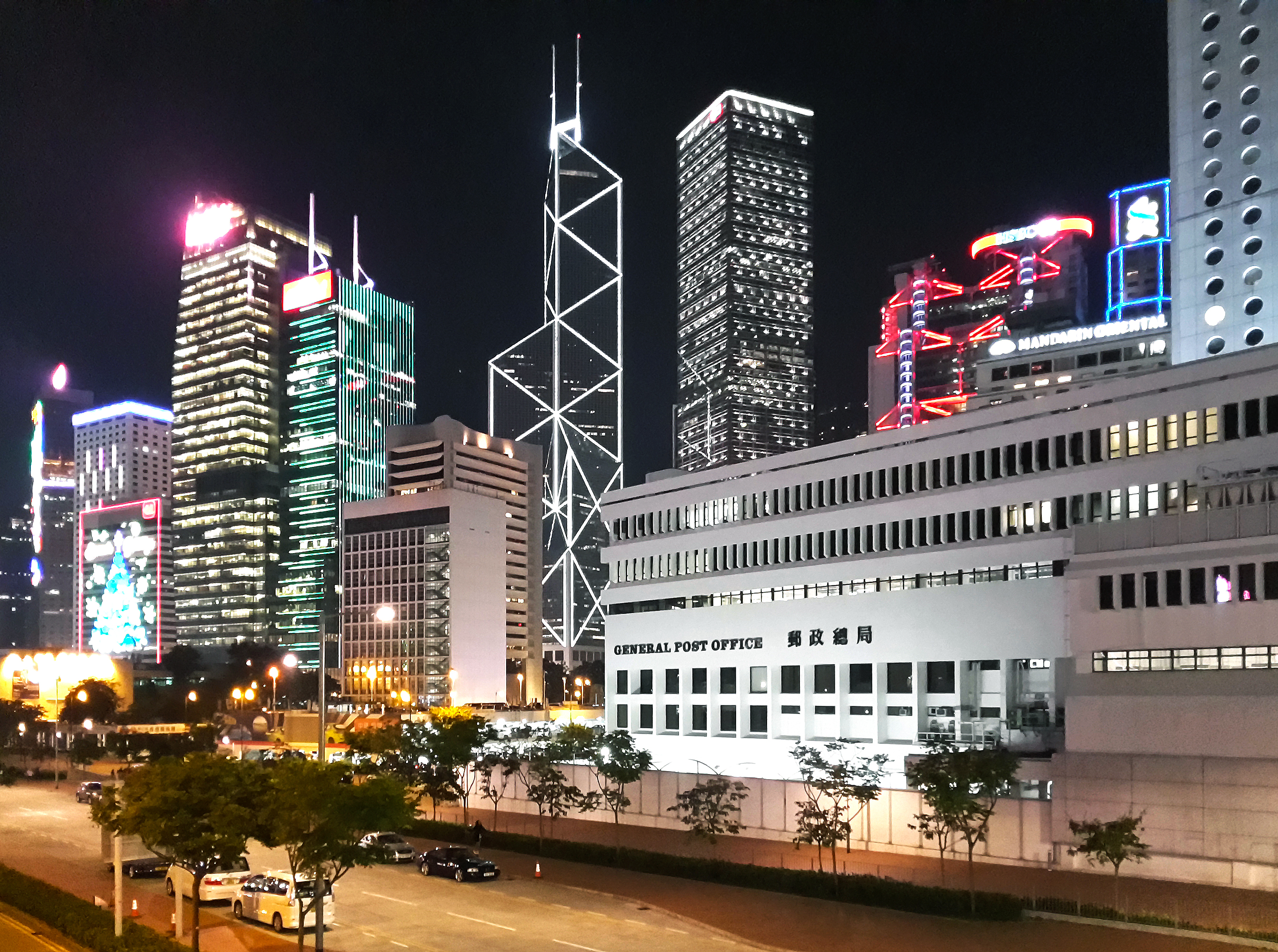 Built on a 3700 m2 site in front of the towering Connaught Centre and adjoining the Star Ferry concourse, Hong Kong´s five-storey GPO was completed in 1976 designed in a geometrical modernist style by local architect K.M. Tseng. Tseng, working for the Architectural Services Department, also designed the Queensway Government Offices and Wanchai Tower (Wikipedia). It was announced last year the building will be torn down and a new facility opened in Kowloon Bay, reported the SCMP.