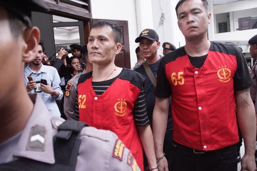 Two of the eight Taiwanese drug traffickers leave an Indonesian court after they were sentenced to death in Jakarta on April 26, 2018. 
Eight Taiwanese drug smugglers were sentenced to death by an Indonesian court after being nabbed with around a tonne of crystal methamphetamine in a country that has some of the world’s toughest anti-drug laws. / AFP PHOTO / Ari Firdaus