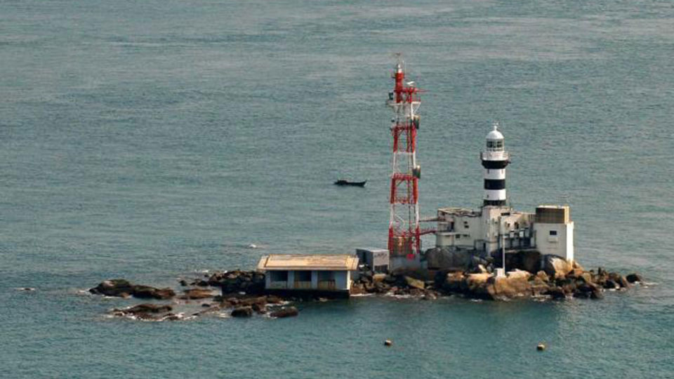 Pedra Branca aka Pulau Batu Puteh via US Naval Institute