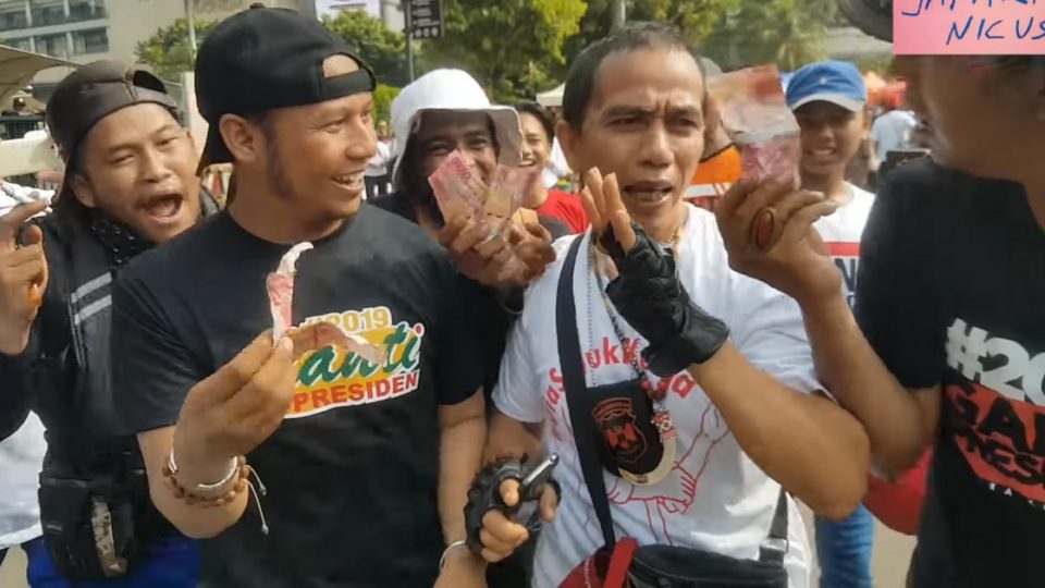 Screenshot: “Tindakan Intimidatif dari Kelompok Ber-identitas #2019GantiPresiden” / Jakartanicus / Youtube
