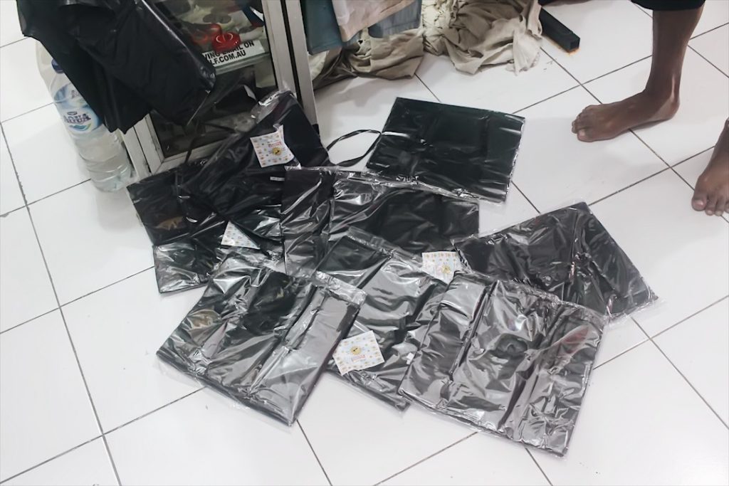 Bali plastic bag system