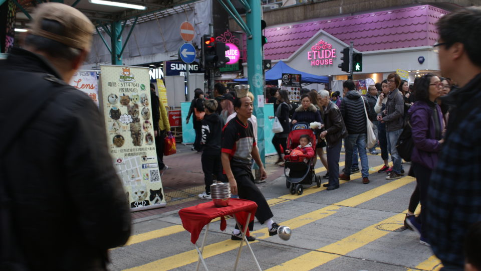 Street performer on Sai Yeung Choi Street South. Photo by Vicky Wong.