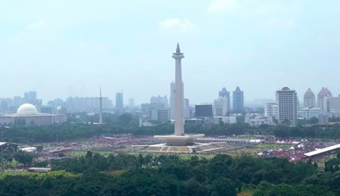 National Monument (Monas) in Jakarta during a charity event which drew an estimated crowd of 350,000 people on April 28, 2018. Photo: Instagram/@popyaprilia18