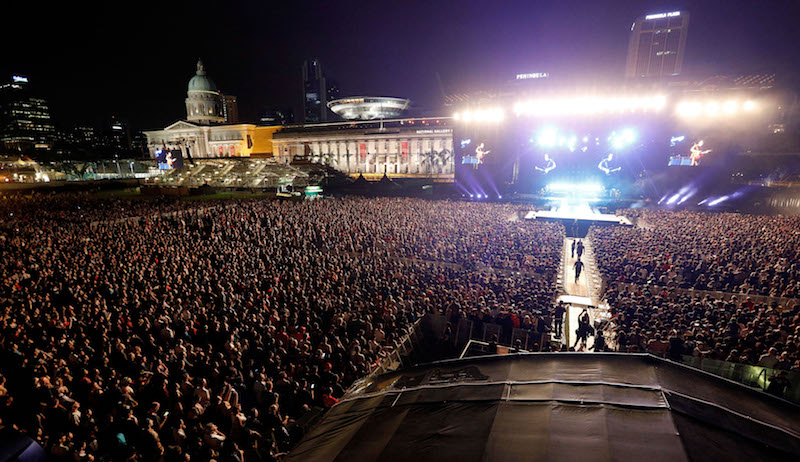 OneRepublic performs on the Padang Stage the 2017 Formula 1 Singapore Airlines Singapore Grand Prix. Photo: Mark Kolbe/Singapore GP Pte Ltd via Getty Images