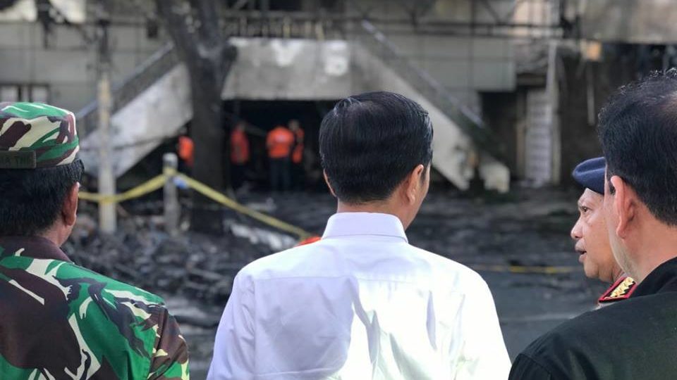 President Jokowi at the scene of the Pantekosta Church bombing in Surabaya on Sunday. Photo: Biro Pres