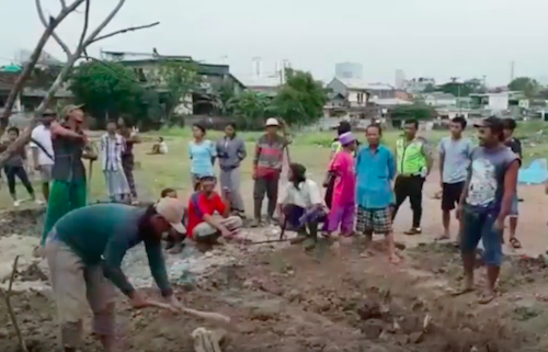 Surabaya citizens on May 17, 2018 re-filling holes that were dug up for the burial of the bodies of suicide bombers who attacked three churches in the city. Photo: Youtube