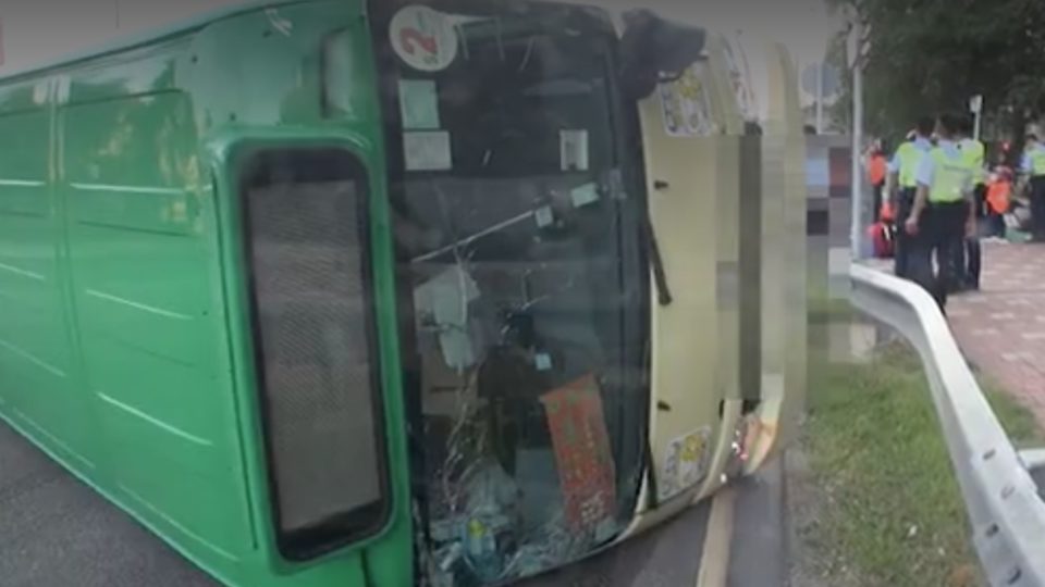 A picture of the minibus that crashed this morning in Sha Tin. Screengrab via Apple Daily.