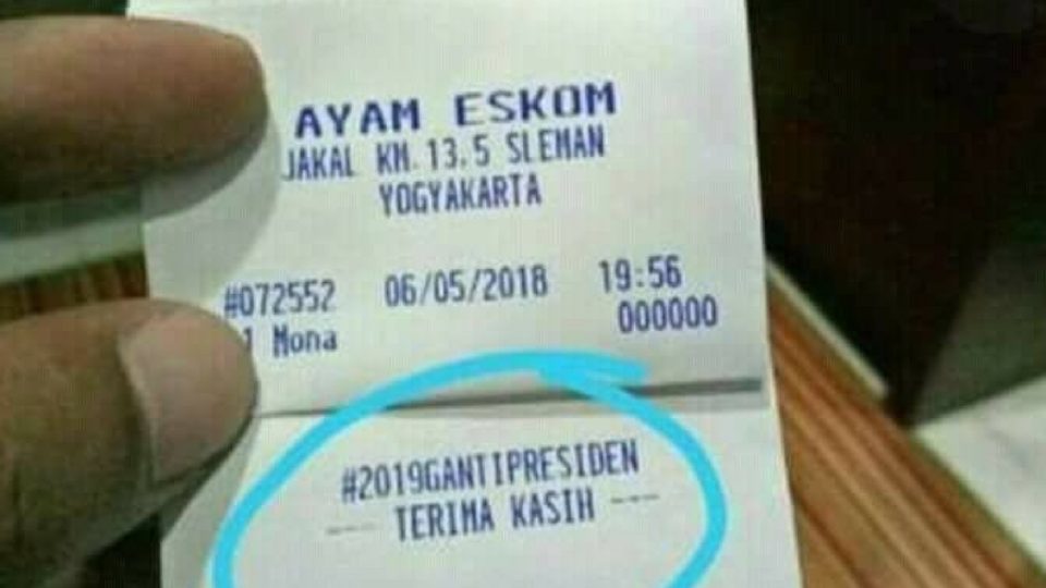 A photo of a receipt from an Ayam Gebre Eskom outlet in Yogyakarta that has gone viral on social media for containing the political message #2019GantiPresiden. The fried chicken chain’s management has apologized for the message via their Twitter account and said the employee responsible for it will be  fired.